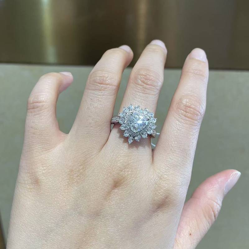心形豪华女戒S925银镀白金定制选款主石莫桑钻2.0ct/副石高碳钻
